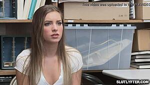 Shoplifting teen Summer Brooks caught in a risky oral deal