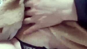 爱鸟公主-看到小姐姐骚逼痒了，小哥哥果断上前帮忙