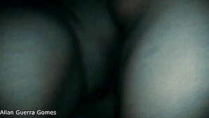 uma negra e uma branquinha bundudas lésbicas fazem sexo com o lutador de mma allan guerra gomes