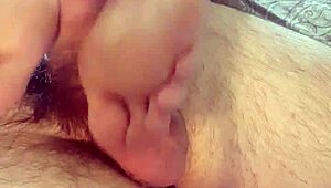 foot massage turns into hot footjob cumshot 😏