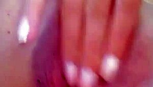 horny teen masturbates wet vagina and sends to naughty neighbor 😏