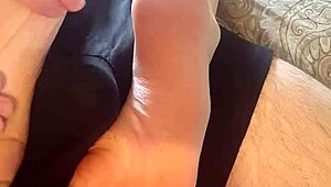 foot massage turns into hot footjob cumshot 😏