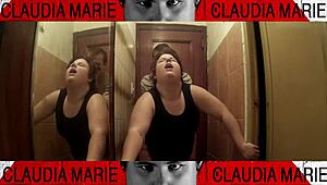 Me Pongo Cachonda Con Mi Novio Al Llegar A Casa Y Termino Comiendole La Polla En La Entrada