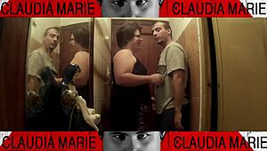 Me Pongo Cachonda Con Mi Novio Al Llegar A Casa Y Termino Comiendole La Polla En La Entrada