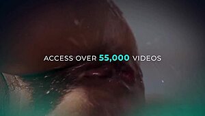 गॉर्जियस सिबिल रेड टोनेल्स के साथ फुट फैंस को टिज करती है। डेम, वो हॉट है! 😍