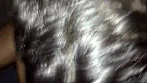 o muleque do meu bairro veio de madrugada na minha garagem cheio de tesao pra me botar pra mamar