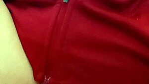 i’m pissing and spreading my pussy wide open for the camera