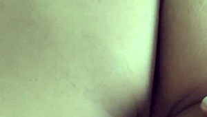 Mientras dormitaba, mi hermano me toca el culo con fuerza 😏