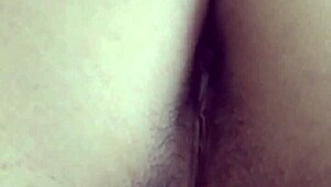 Mientras dormitaba, mi hermano me toca el culo con fuerza 😏