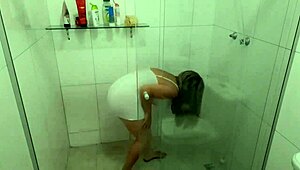 Gostosa Bem Safada Na Faxina Fica Se Exibindo