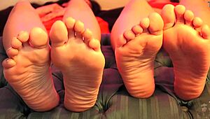 i love sucking on these two pinay girls' toes and feet