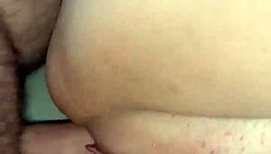 an amateur wife gets a creampie in her pussy