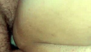 an amateur wife gets a creampie in her pussy