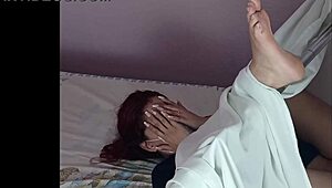 Safada gozou no exame ginecológico com cum on ass e fetish anal.