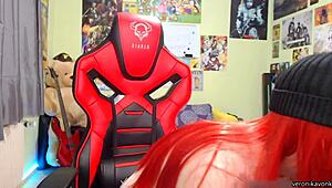 परफेक्ट रेडहेड बालों वाली चूत से बड़ा डिल्डो चोदकर काले लंड से चुचियां रगड़ रही आनंद में