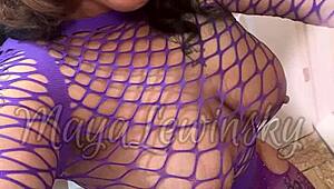 big tits babe in lingerie calls for interracial fun 😘