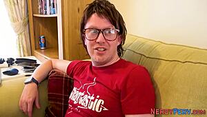 Yorkshire geek sprays cum on Brit babe’s face after wild blowjob.