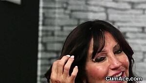 Foxy Bombshell Swallows Sperm Load on Face, So Hot! 😍