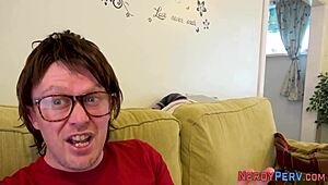 Yorkshire geek sprays cum on Brit babe’s face after wild blowjob.