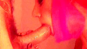 अरे, कभी ऐसे बड़े सिलिकॉन टिट्स देखे हैं शेव्ड मिल्फ पर?