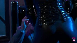 Catwoman Dominates Hot Men with Rough Blowjob and Doggystyle Riding in Cosplay Scene. She Bends Over for a Wild Cumshot Lesson.