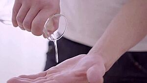 छोटी ब्रूनेट की नंगी चूत मिशनरी चुदाई फिर झुककर कमशॉट