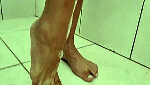 bia hot in sensual bath with full depilation