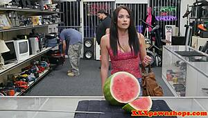 amateur pawner sucking before sex for cash 💸