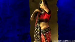 बॉलीवुड डांसिंग हर मूव से कितना उत्तेजित करती?