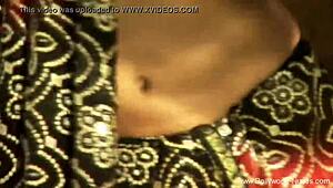 बॉलीवुड डांसिंग हर मूव से कितना उत्तेजित करती?