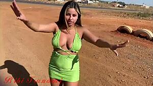 bibi tsunami causing chaos topless by the roadside in varjão de minas - mg