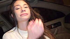 me chupa la verga y dice que se la traga toda