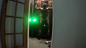 gigi breeze's intriguing glory hole blowjob session