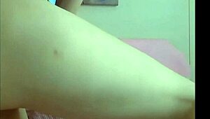 Sweet teen learns anal dildoing on webcam! First lesson with toys!