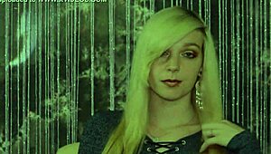 Man, check out sexy GamerGirlRoxy in slow motion non-nude action