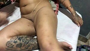 Girlfriend brings friend for pussy 😍