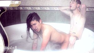 Hot Sex Explodes in the Bathtub! Who Can Resist This?