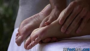 did you see those busty blonde feet getting jizzed?