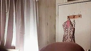 हे, ये 60 प्लस मिल्फ ह्यूज फेक बूब्स के साथ डॉरब्लैकजॉनसनएक्सएक्सएक्स कॉक पर हार्ड राइड करती है!