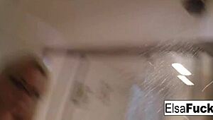 Wow, tiny Elsa Jean fingers her hairy pussy so hot!