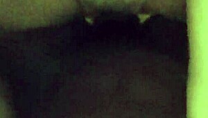 हे, ये 60 प्लस मिल्फ ह्यूज फेक बूब्स के साथ डॉरब्लैकजॉनसनएक्सएक्सएक्स कॉक पर हार्ड राइड करती है!