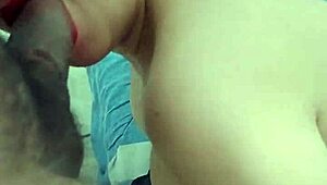 otra COGIDA DE PERRITO, mi jefe ME MANOSEAME Y METE SU POLLA EN MI BOCA mientras hago limpieza.