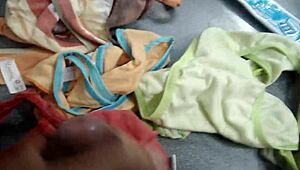 मेरी 58 साल की लैटिना वाइफ की यूज्ड पैंटीज पर कमशॉट्स भरपूर! 🔥