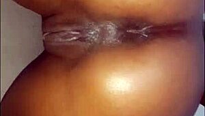 Gemidos de alicinha bem doce com minha vara socada no cuzinho