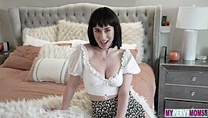 Olive Glass Requests Fill Up Her Wet Pussy