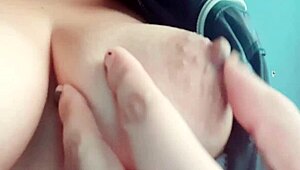 me quiero correr encima de una verga blanca y que alguien me culé muy duro en la cama