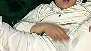 Blue Amateur Kicks Off Day with Intense Solo Squirt