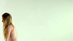 Svetik Samozvetik Shows Hot Gymnastics Moves