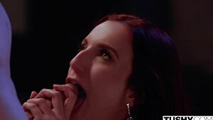 टशी की एनल-ऑब्सेस्ड एप्रिल अपने स्ट्रिक्ट बॉस के लिए डेयरिंग जॉब हैंडल करती है