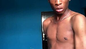 Twink Horny Boy Sucks Big Black Cock in Homemade Scene!